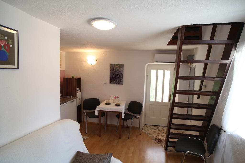 Apartments More Kaštela Стая снимка
